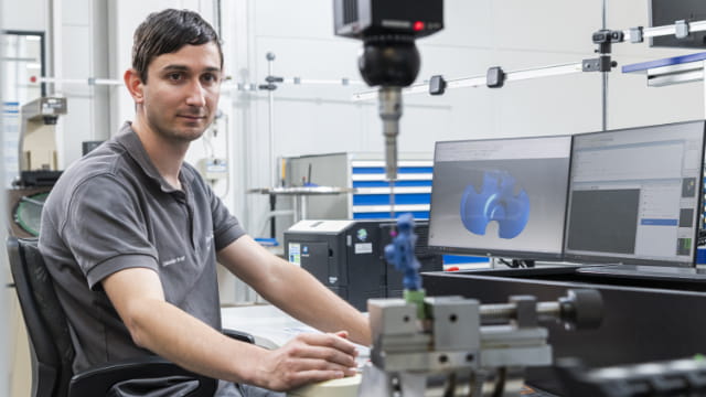 Machined parts quality check knee implant